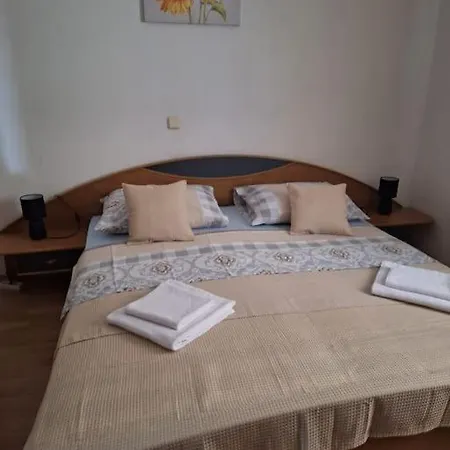 Apartment Livaja 100M2,2 Doppelzimmer, Parkplatz,Klima Zadar Exterior photo