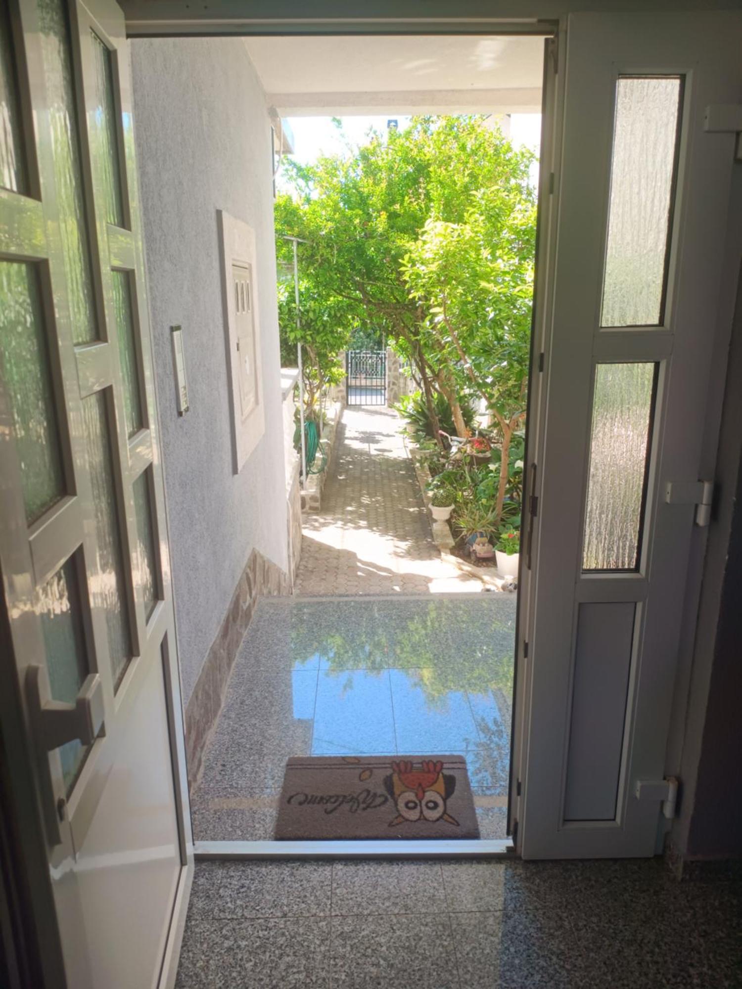 Livaja -100m2 ,free Parking, Klima,wifi Apartment